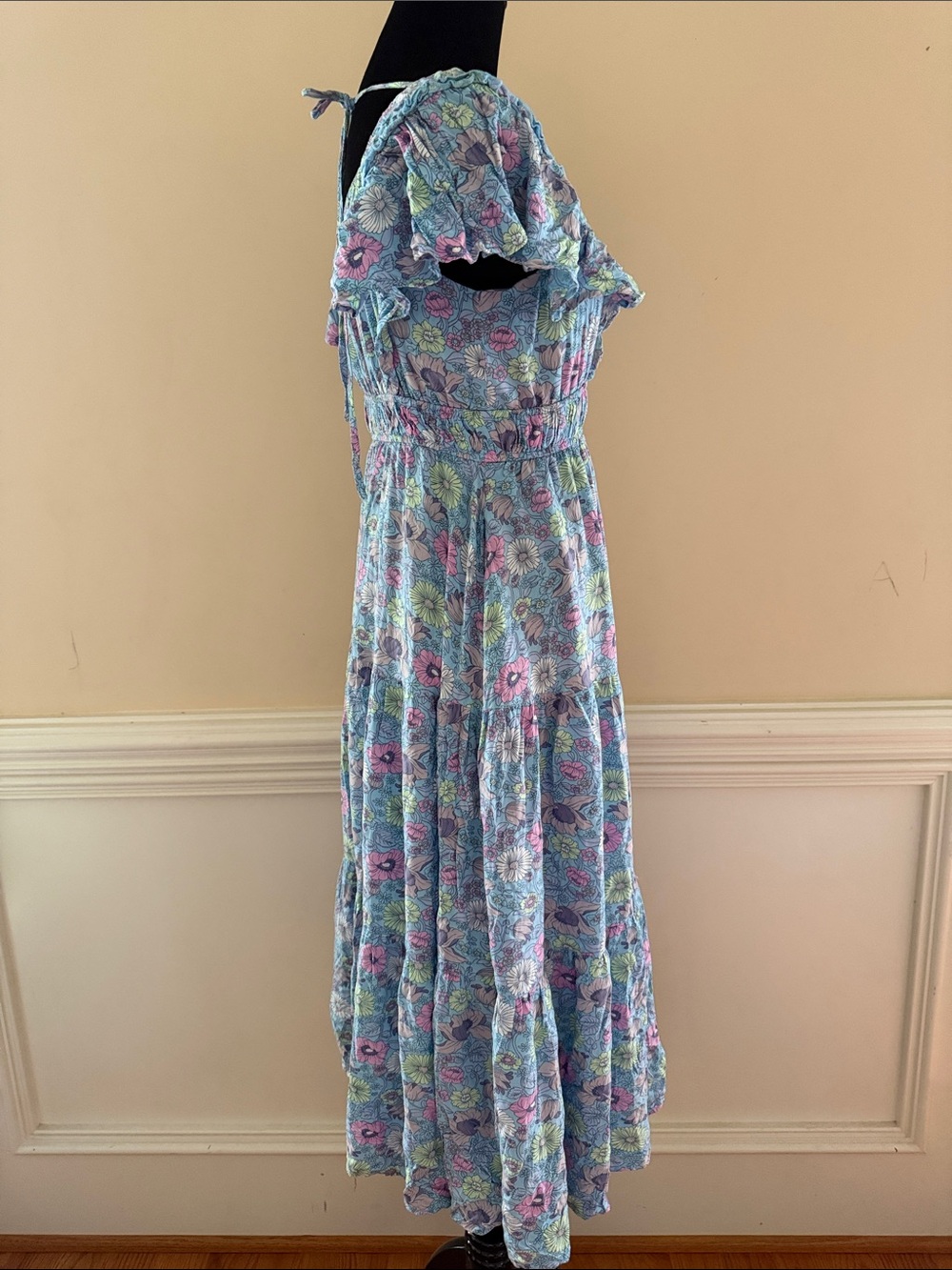 Floral Light Blue V-Neck Maxi Dress with Smocked Waist sz Medium - Picture 5 of 8